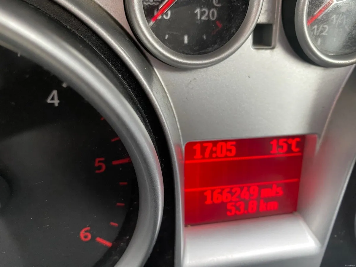 FORD FOCUS AS NEW LOW MILEAGE BEAUTIFUL 😍 CAR - Image 3