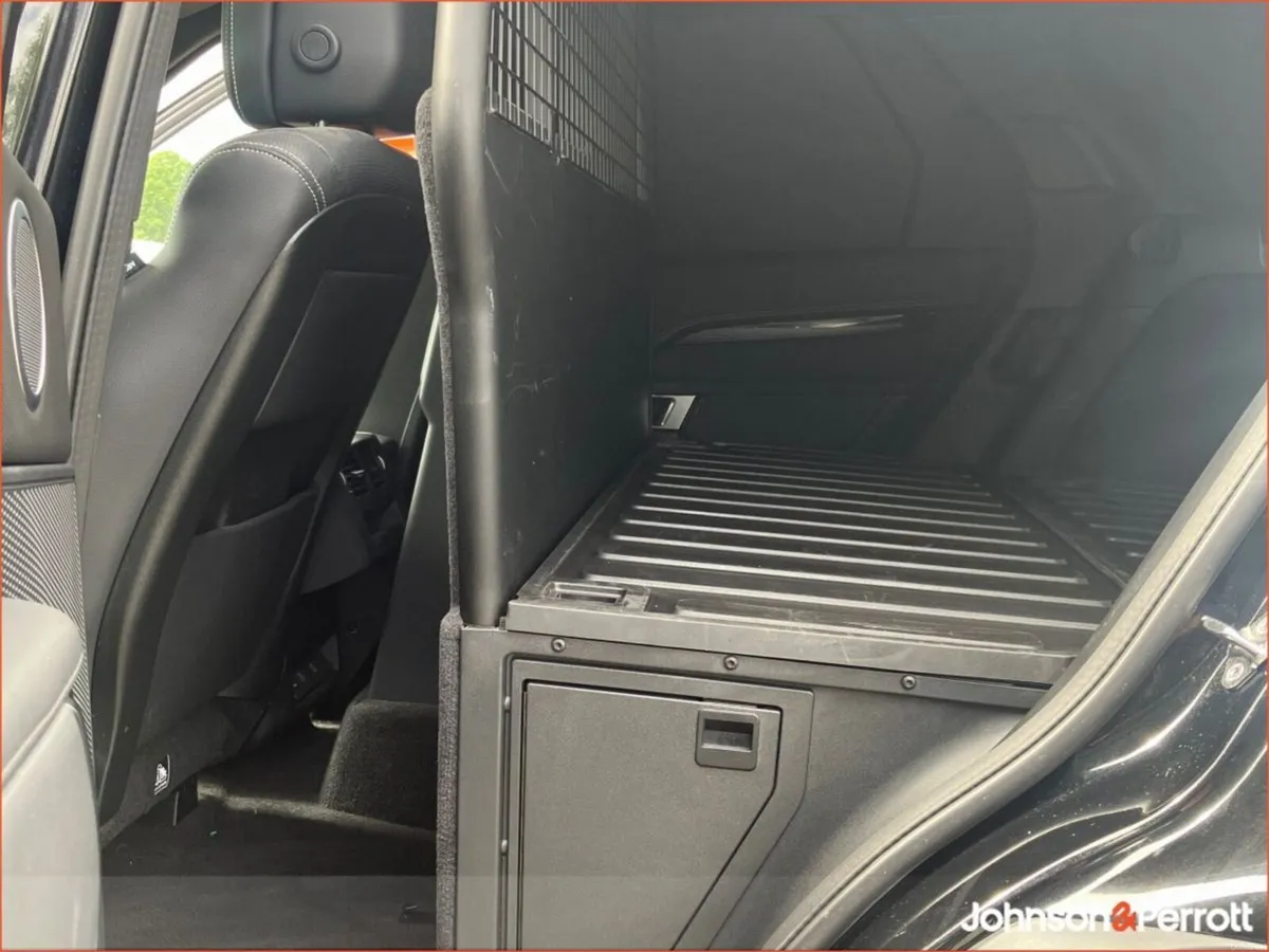 Land Rover Discovery DISCOVERY 3.0 D350 SE COMMERC - Image 5
