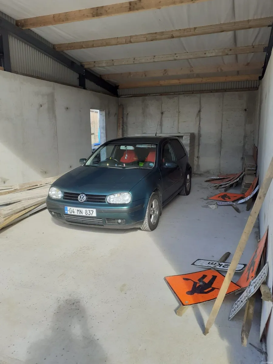 Volkswagen Golf 2004 - Image 1