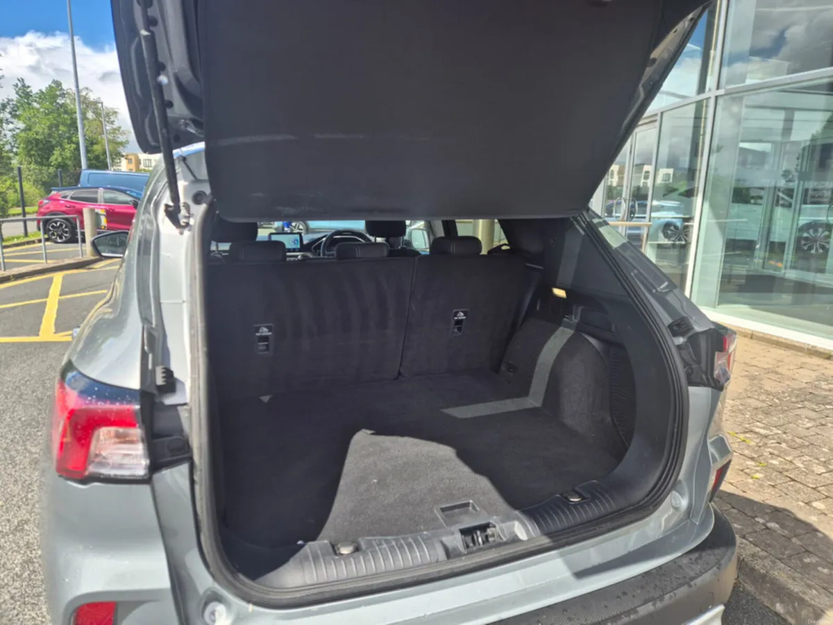 Ford Kuga TITANIUM 5DR 1.5TD 120PS - Image 4