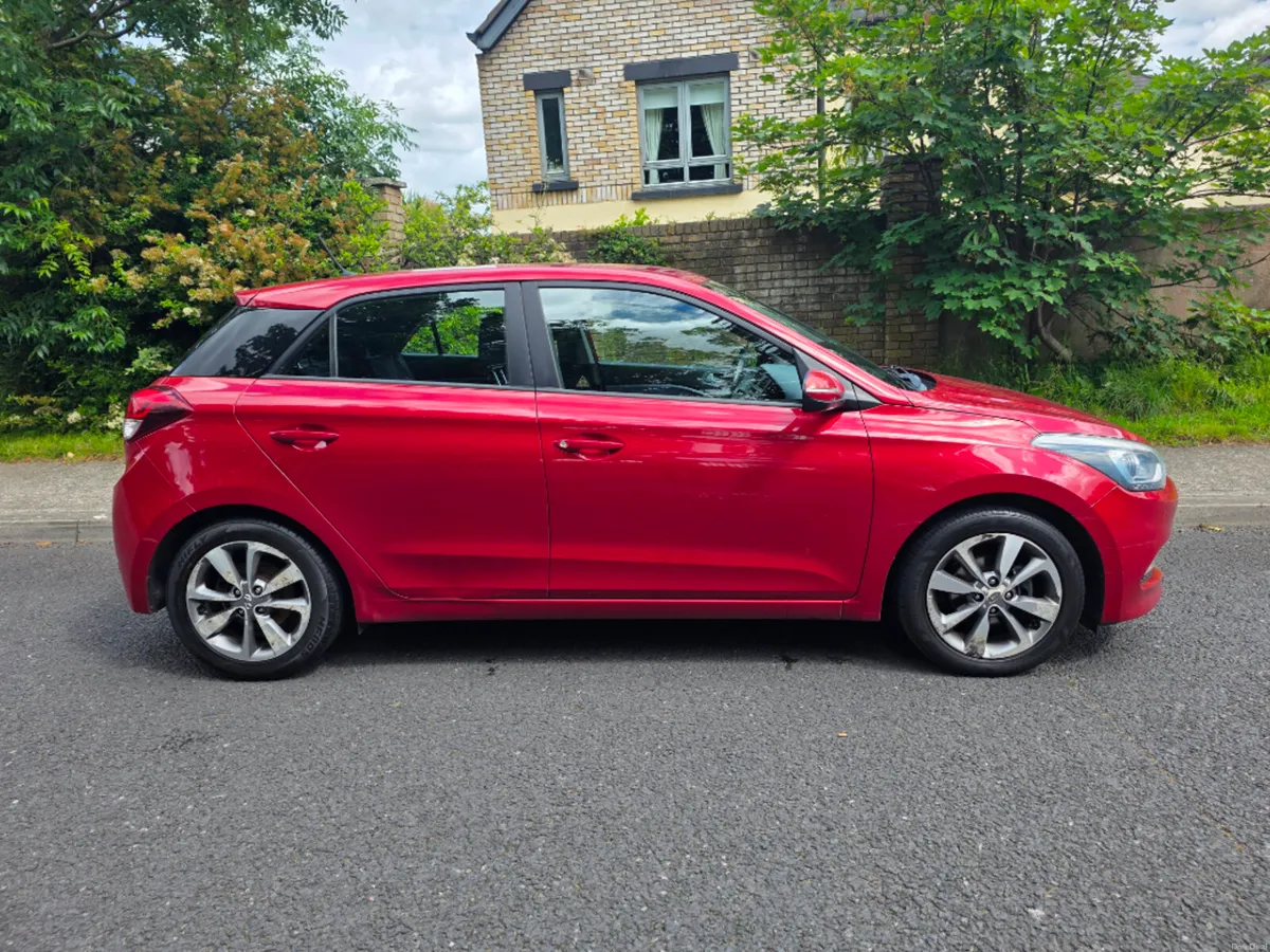 Hyundai i20 Active Deluxe 5DR - Image 2