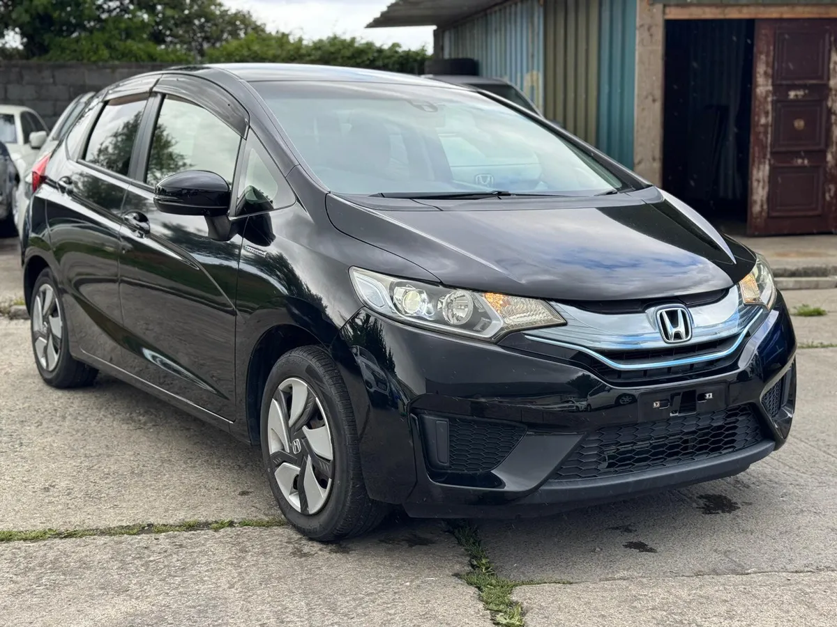Honda Fit 1.5 Hybrid Auto 69000kms 2014 - Image 2
