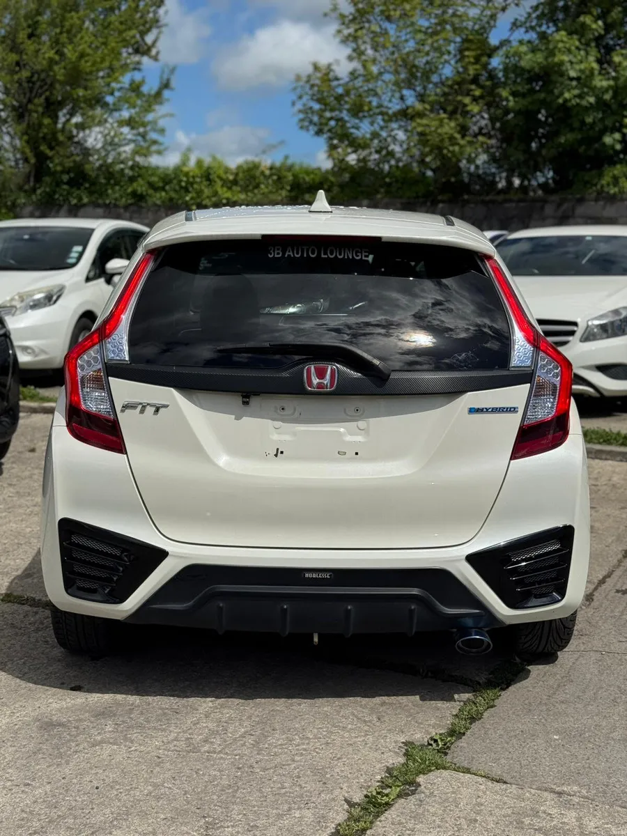 Honda Fit 1.5 hybrid Body Kit 69000kms 2014 - Image 4