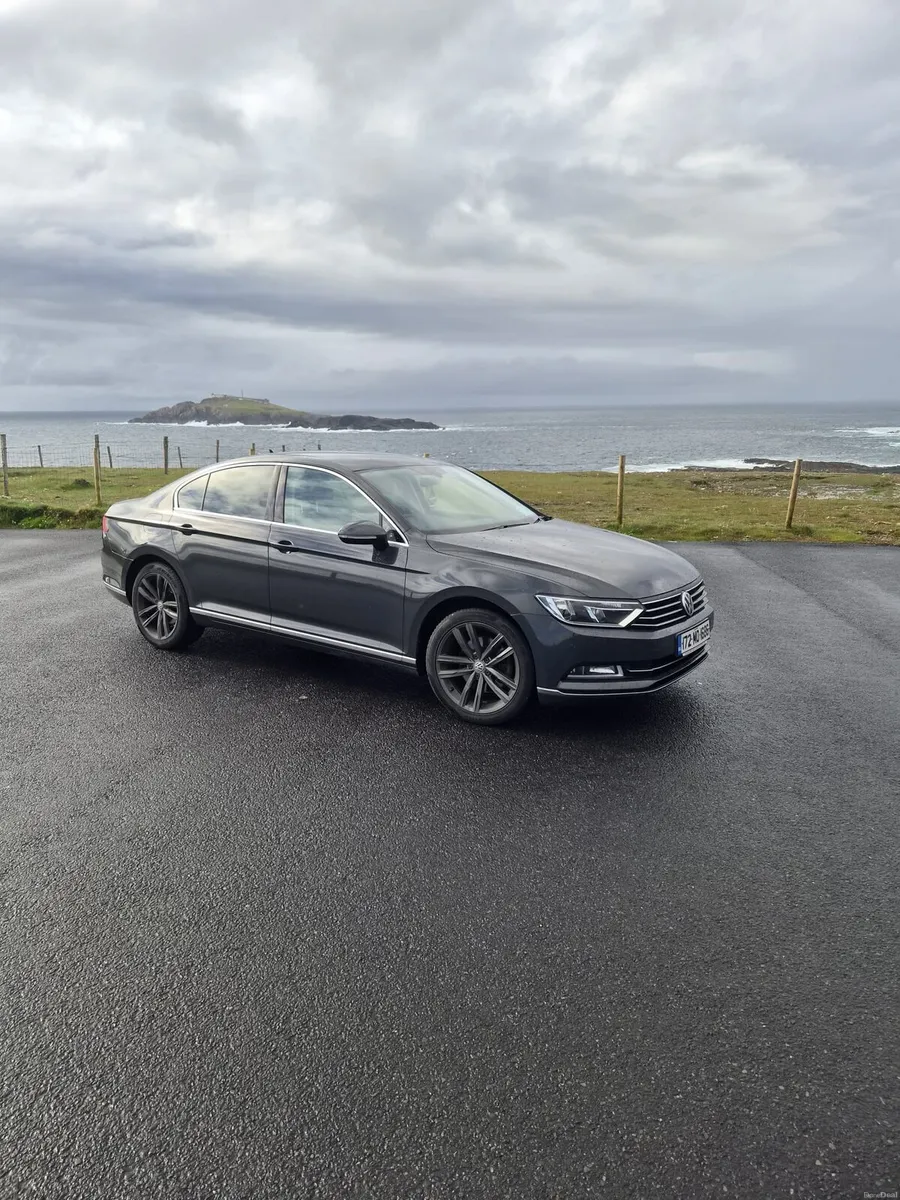 2017 Volkswagen Passat gt, Panoramic Roof - Image 5