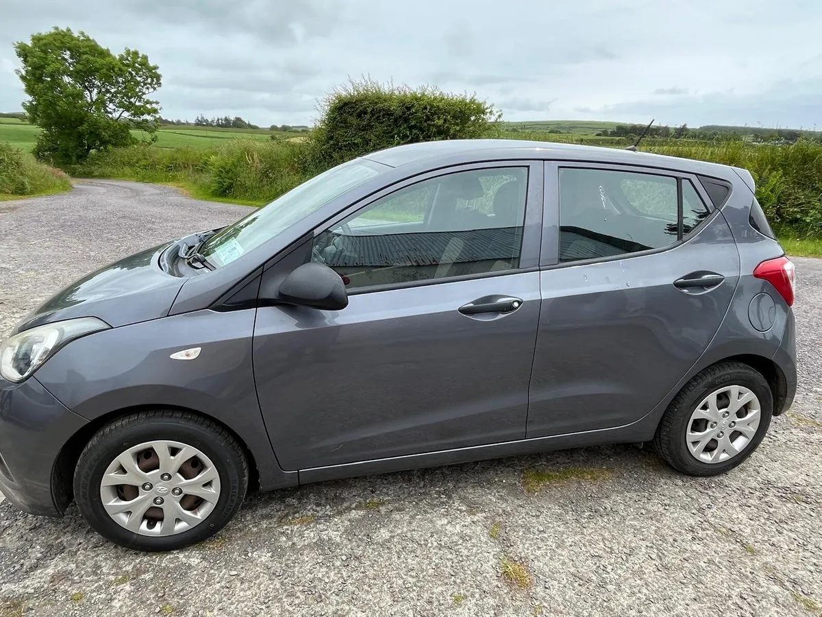 Hyundai i10 1.0l petrol, low miles - Image 4