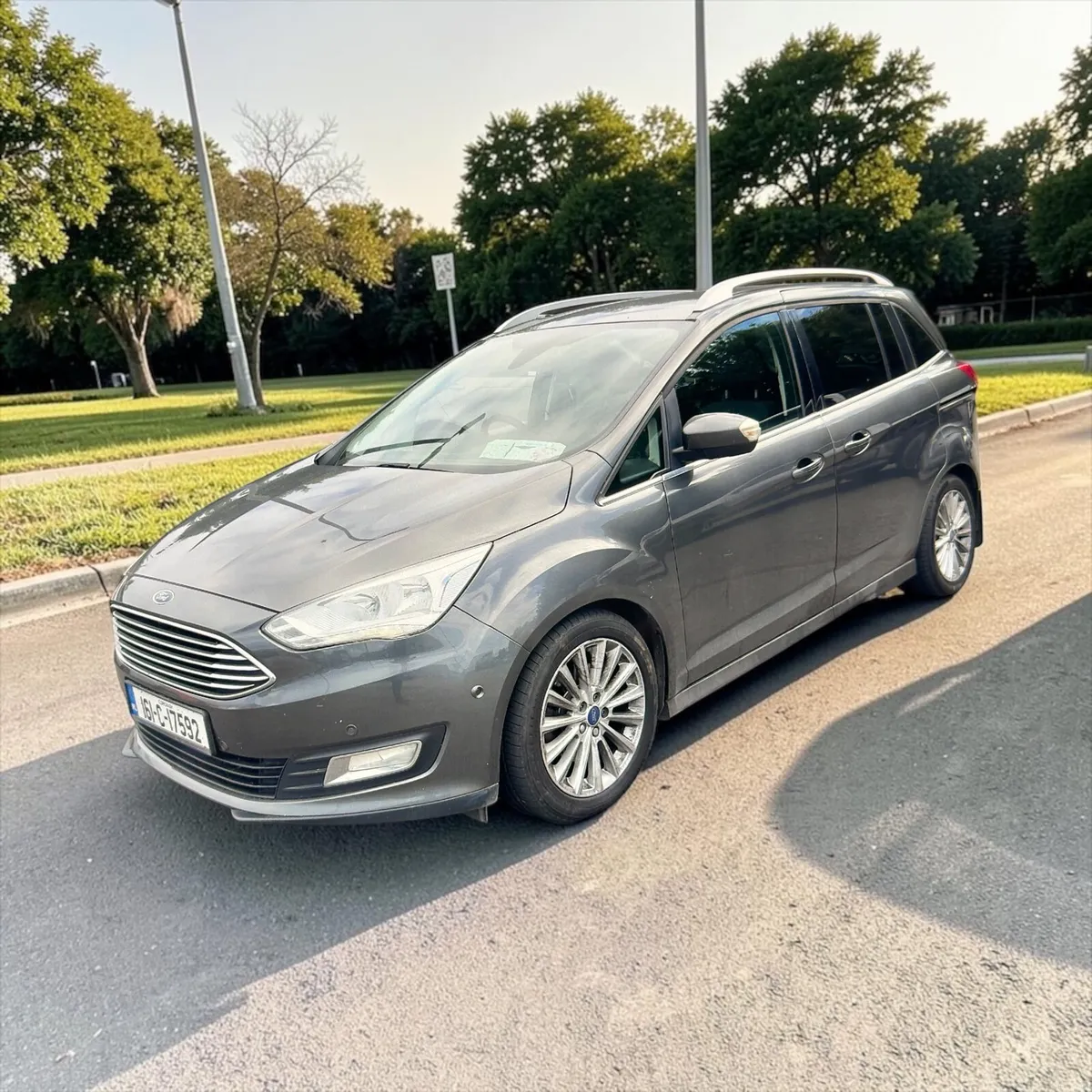 2016 Ford Grand C-Max 2.0 TDCi Titanium 7-seat - Image 4