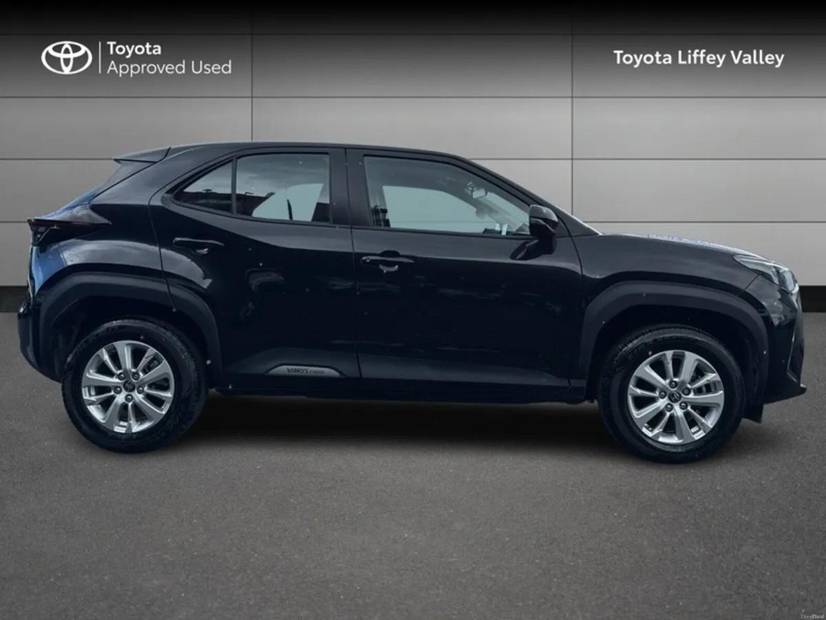 Toyota Yaris Cross YARIS CROSS LUNA HYBRID - Image 3