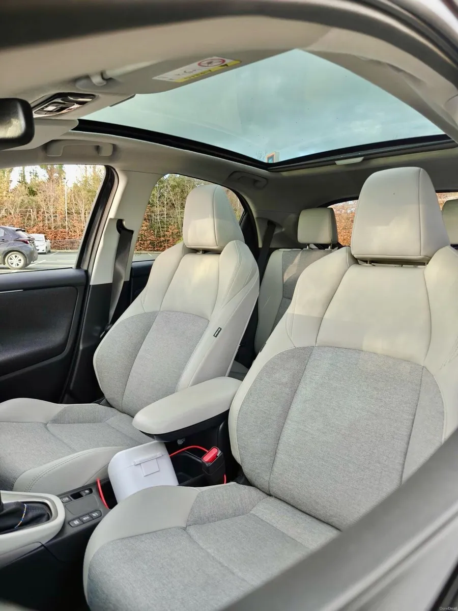 2022 Toyota Yaris Platinum Edition - Image 2