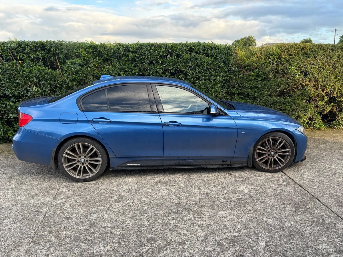 BMW 320d Estoril blue - Image 4