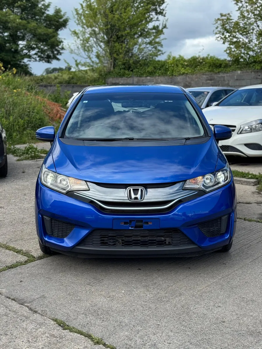 Honda Fit 1.5 Hybrid Auto 36000kms 2015 - Image 2