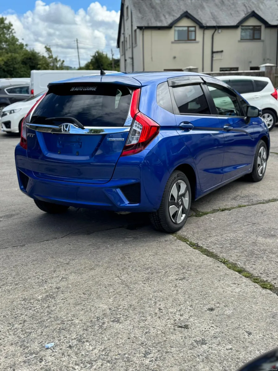 Honda Fit 1.5 Hybrid Auto 36000KM ONLY 2015 2 keys - Image 4
