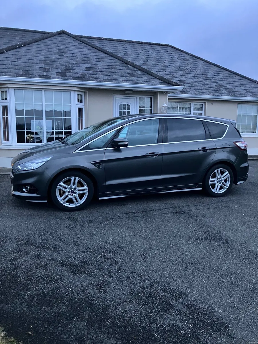 172 Ford S-Max Titanium Sport - Image 2