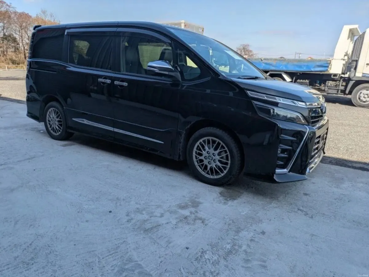 2021 Toyota Voxy 1.8 ATUO HV ZS KIRAMEKI TOP SPEC - Image 2