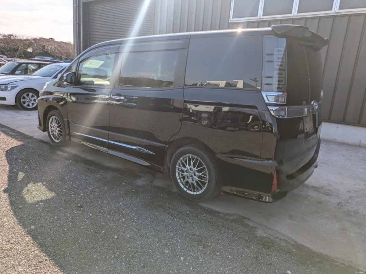 2021 Toyota Voxy 1.8 ATUO HV ZS KIRAMEKI TOP SPEC - Image 3