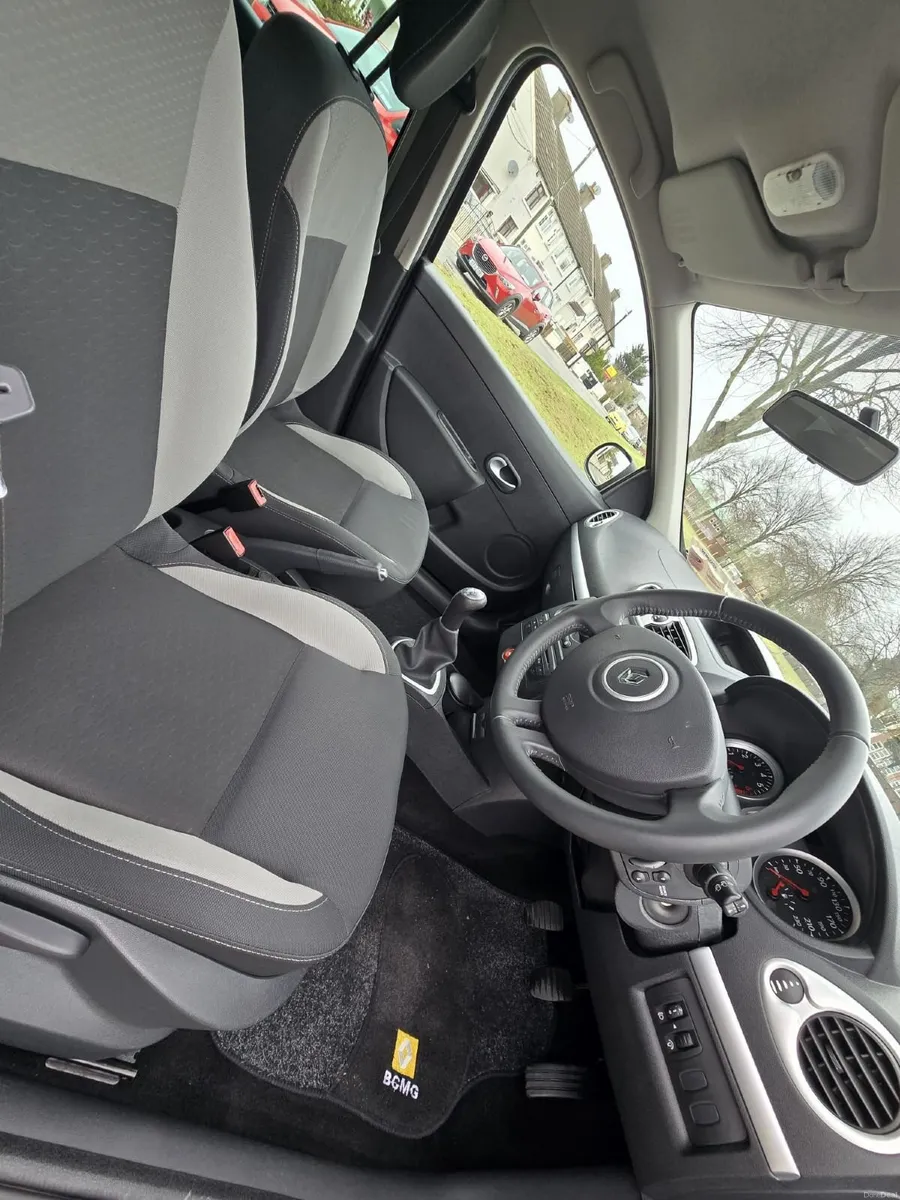 Black 2011 Renault Clio 1.2 16V Dynamique - Image 4