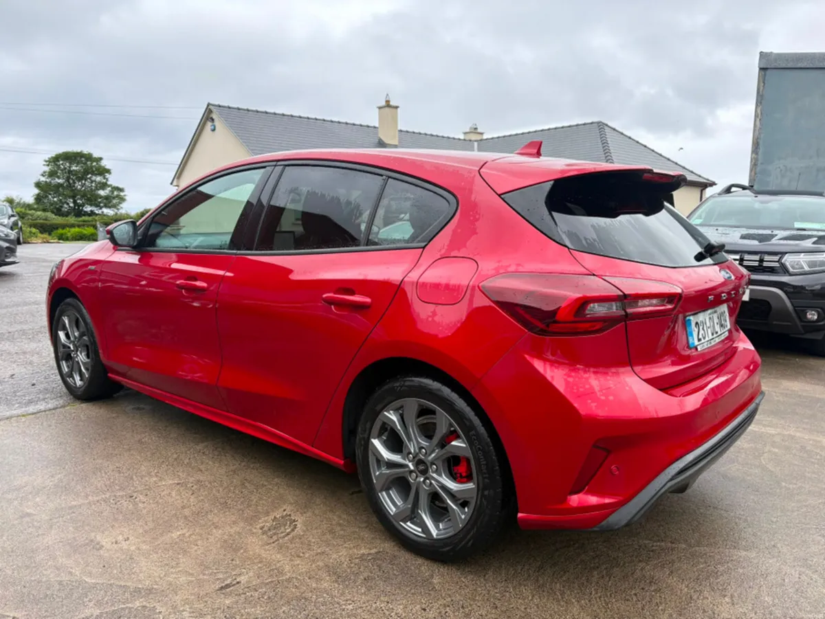 Ford Focus ST-LINE 1.0T 125 M6 FWD 4DR - Image 3