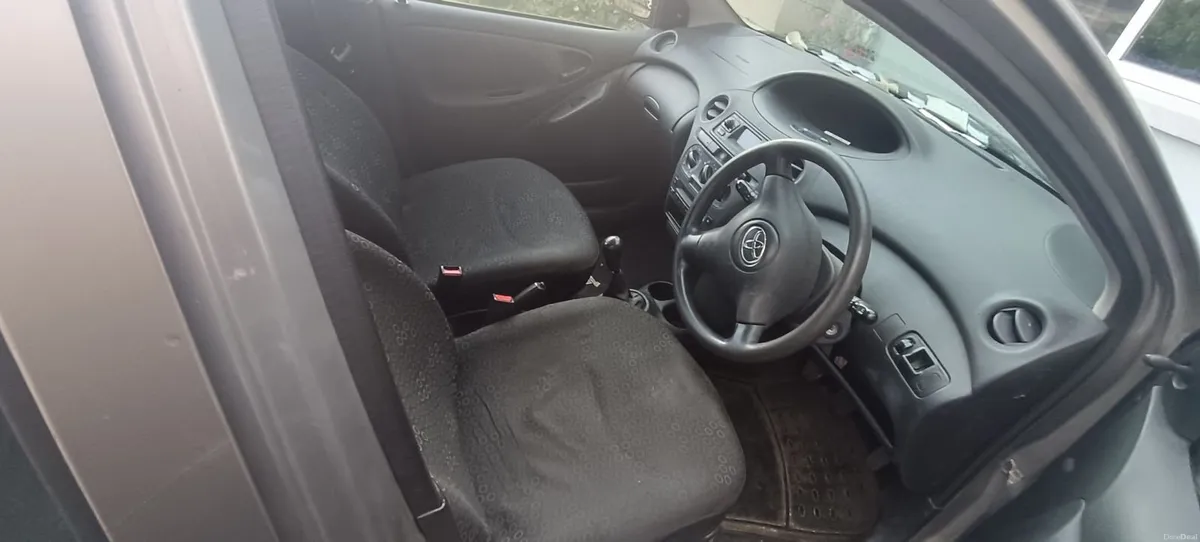 Toyota Yaris 2003 - Image 3
