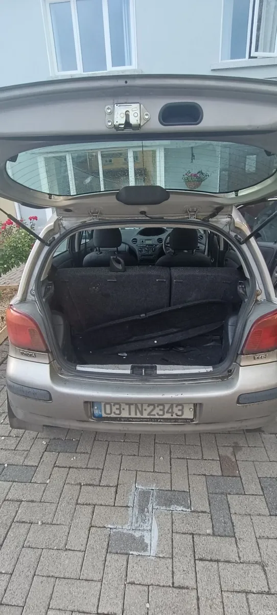 Toyota Yaris 2003 - Image 4