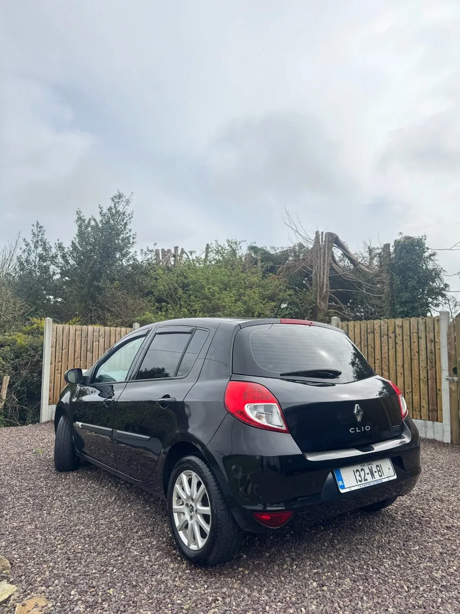 132 Renault Clio - Image 2