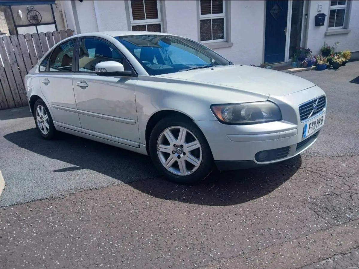 Volvo S40 2011 - Image 2