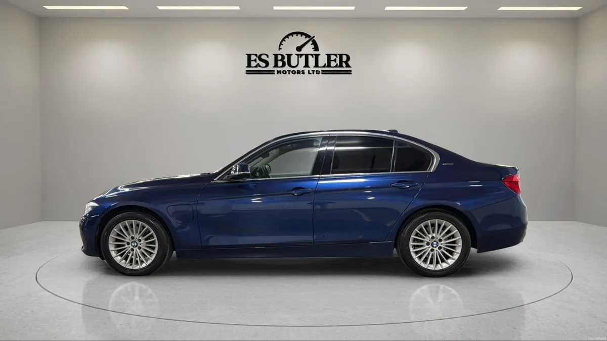 2017 BMW 330e F30 LUXURY LINE / ONLY 18,000KMS - Image 2