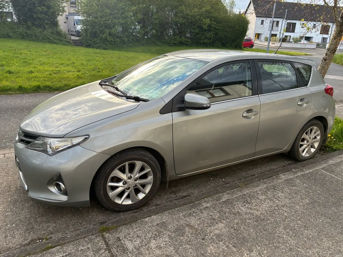 TOYOTA AURIS 2013 MANUAL - Image 3