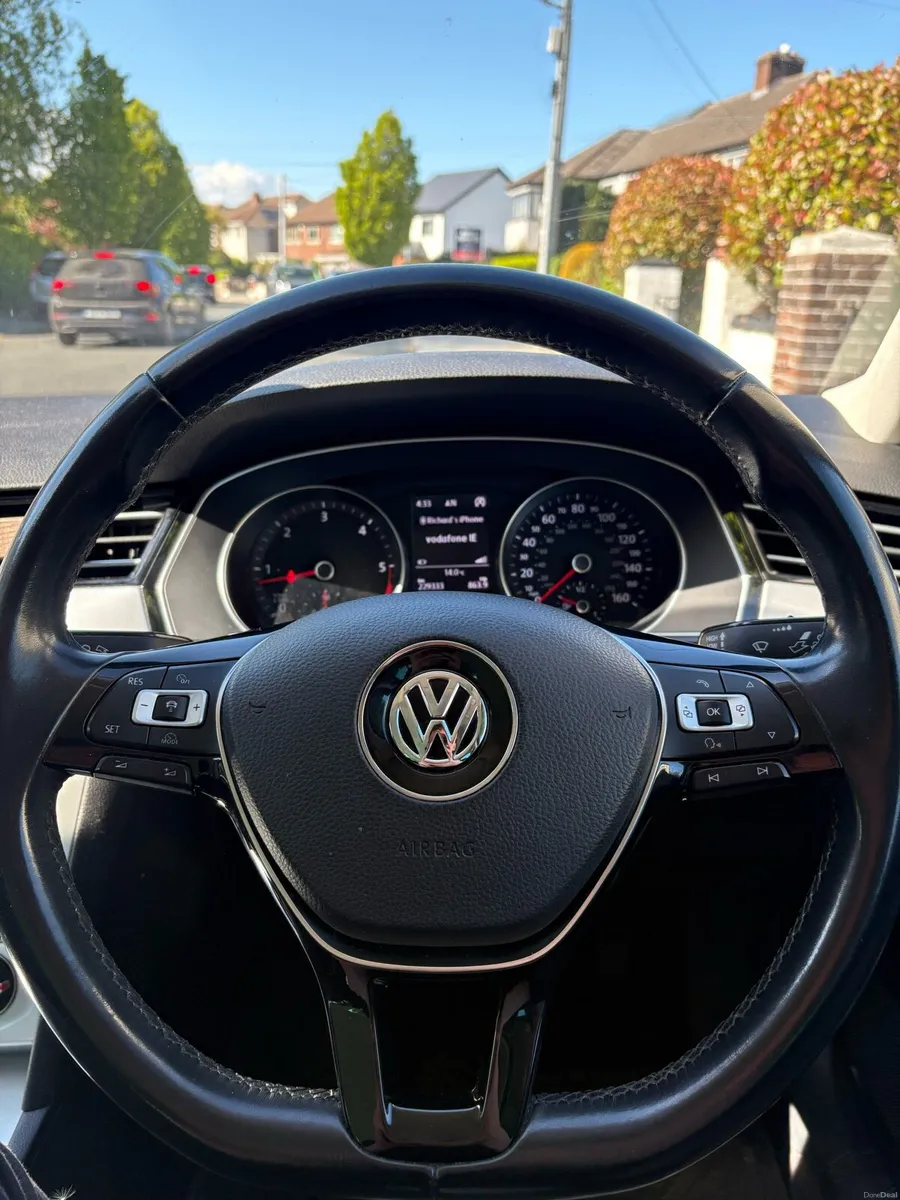 Volkswagen Passat - Image 4
