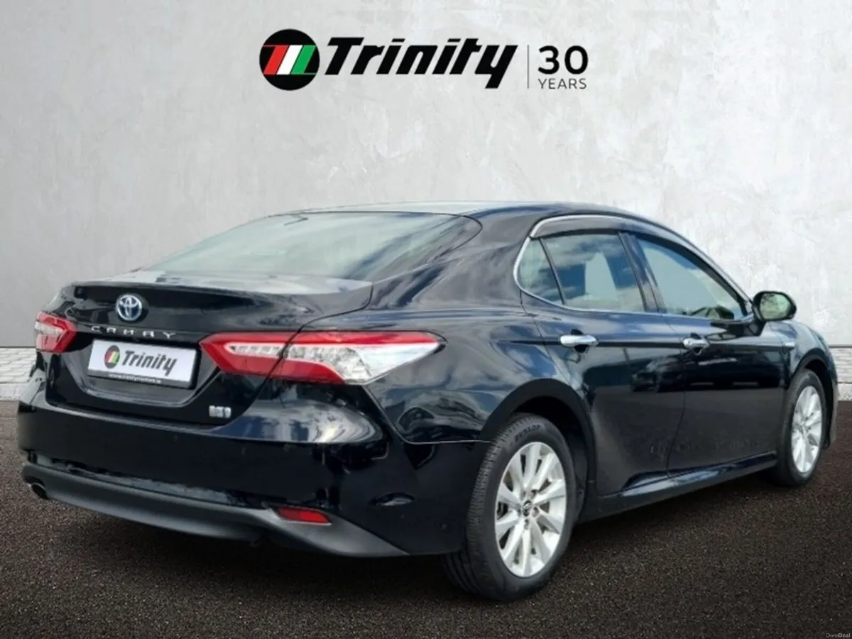 Toyota Camry ** HYBRID ** AUTO ** HUGE SPEC ** TRI - Image 3