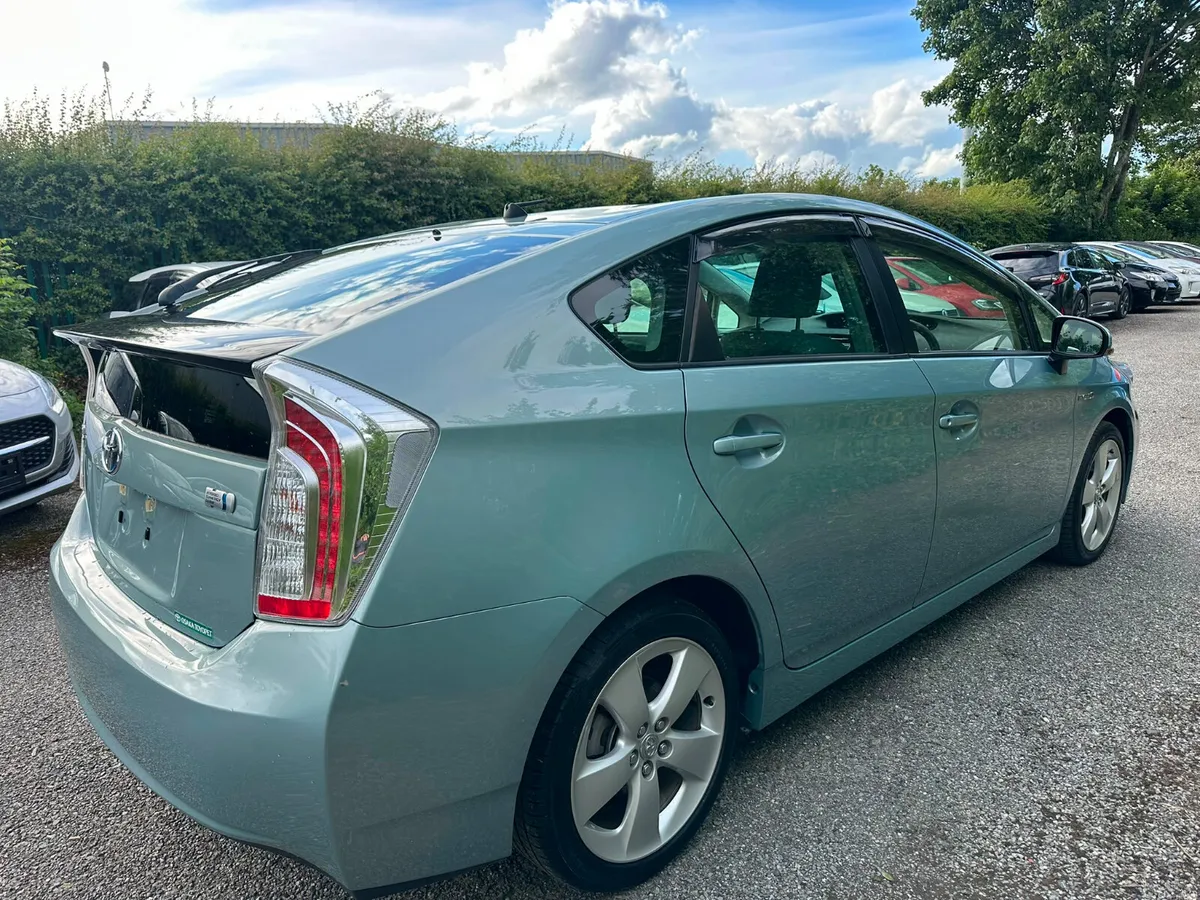 Toyota Prius G-Model low milage!!! - Image 4