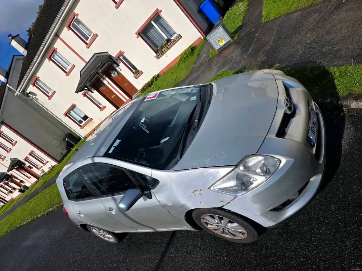 10 toyota auris nctd and taxd - Image 2