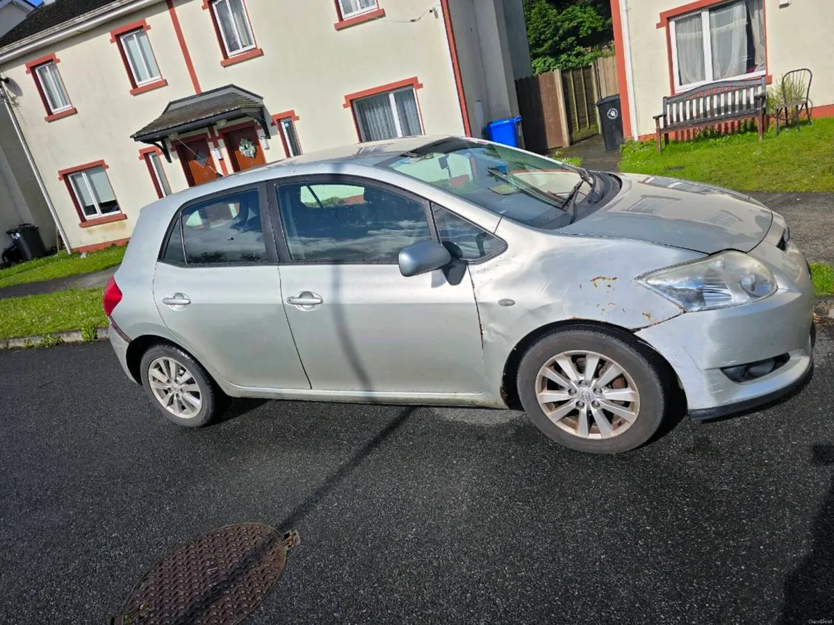 10 toyota auris nctd and taxd - Image 4