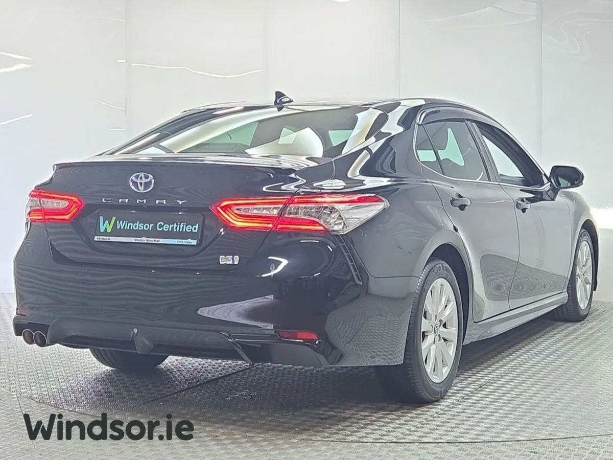 Toyota Camry 2.5 HYBRID - Image 3