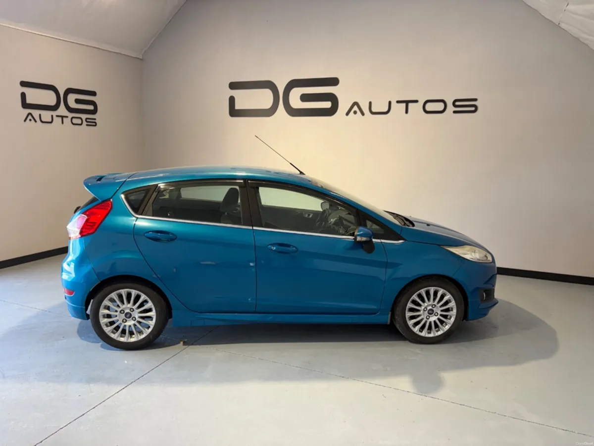 Ford Fiesta 1.0L Auto - Lovely Colour- mint condit - Image 2