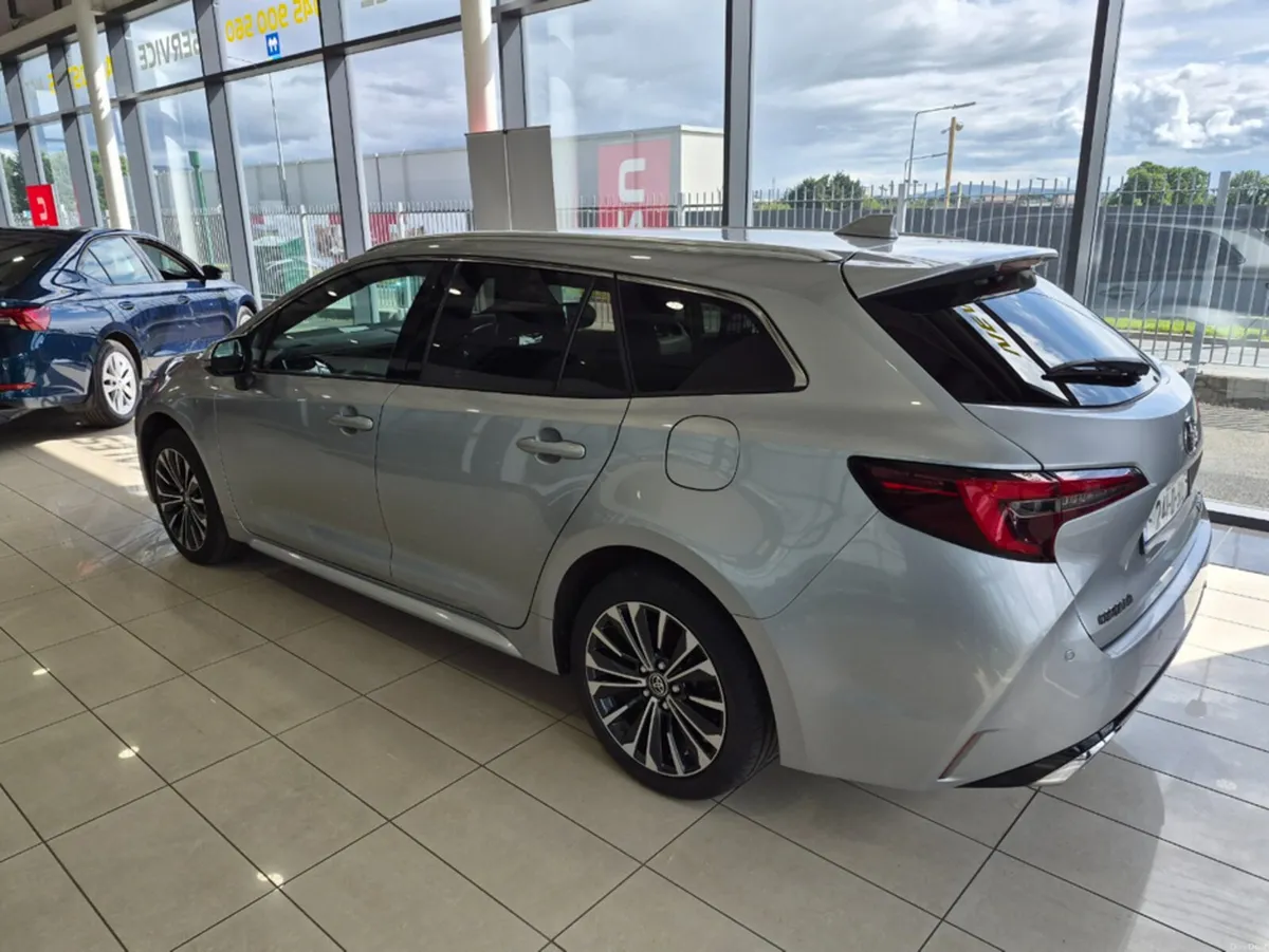 Toyota Corolla HYBRID SOL TS 4DR AUTO - Image 2