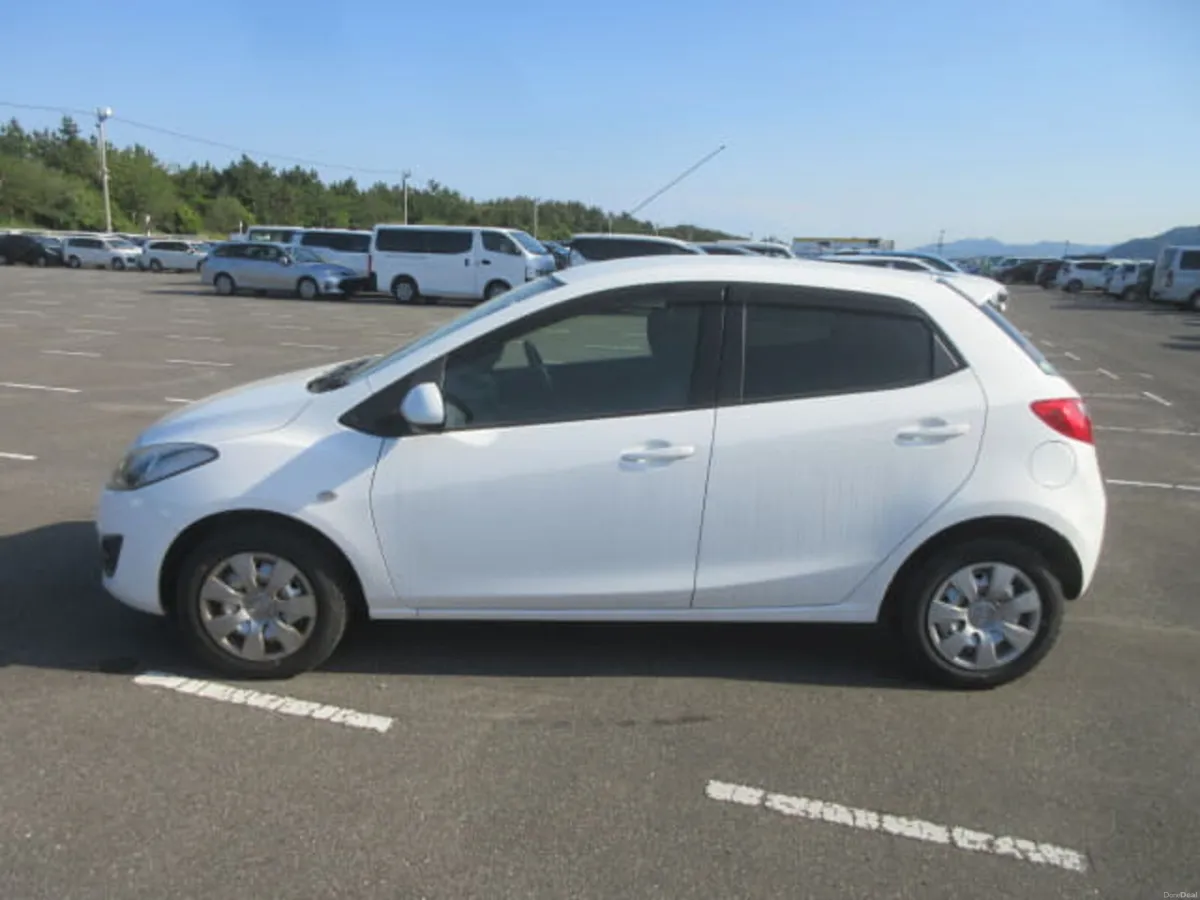Mazda demio auto .1,3 2013 - Image 3