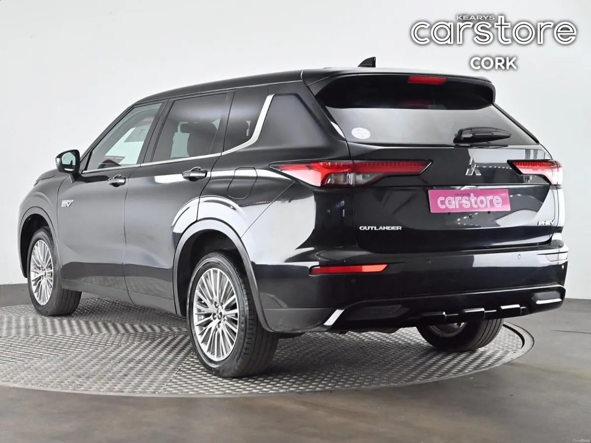 Mitsubishi Outlander 2.4 Plug-in EV Auto - Image 3