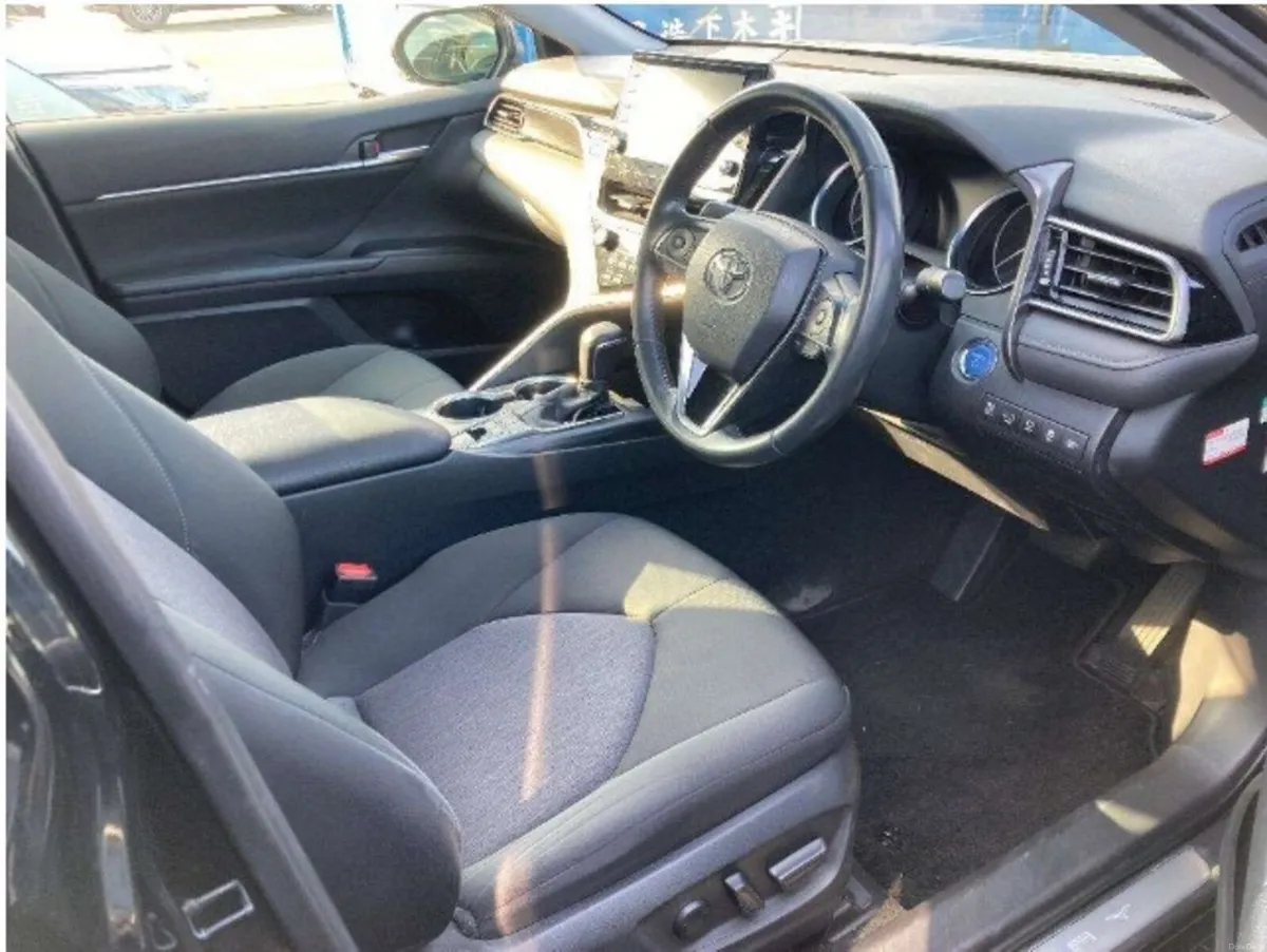 2021 Toyota Camry hybird automatic 1 owner - Image 4