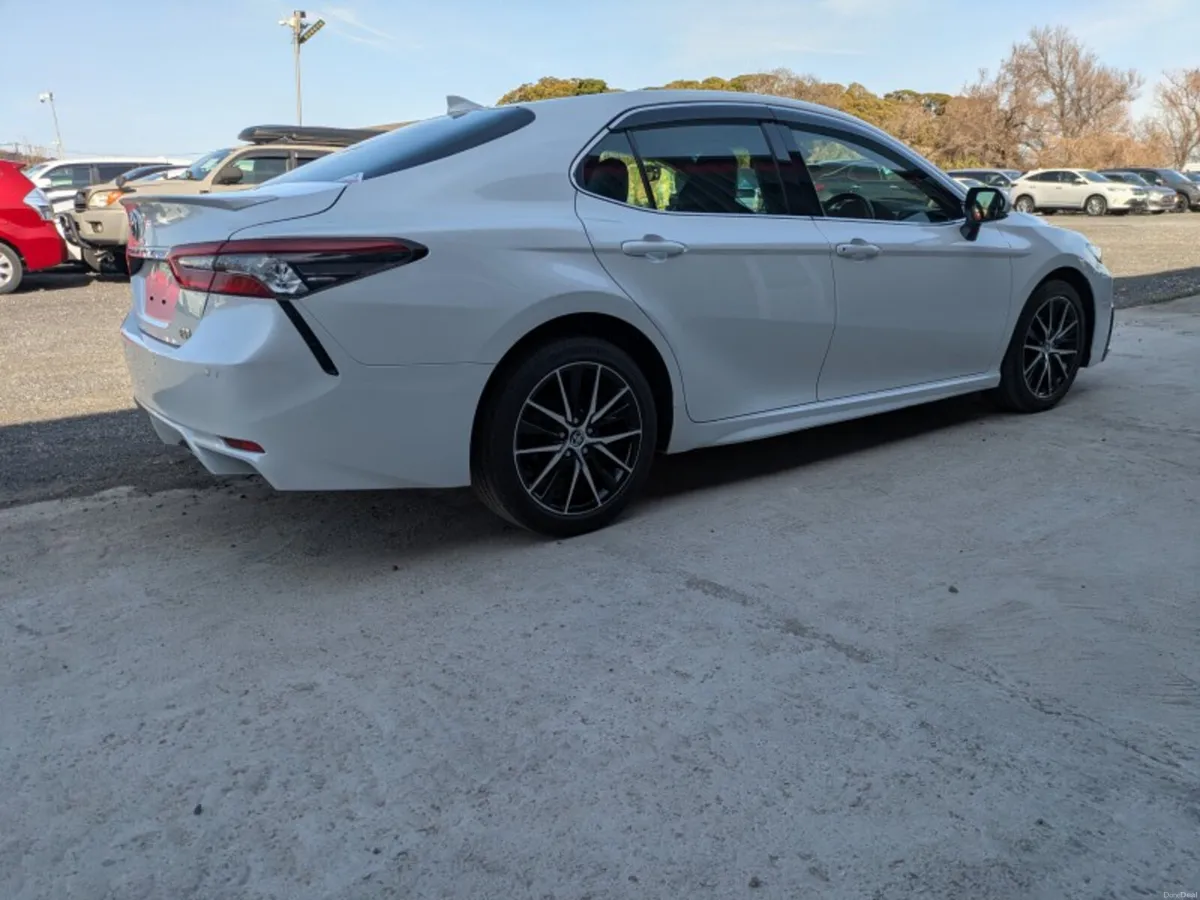 2023 Toyota Camry hybird automatic 1 owner - Image 3