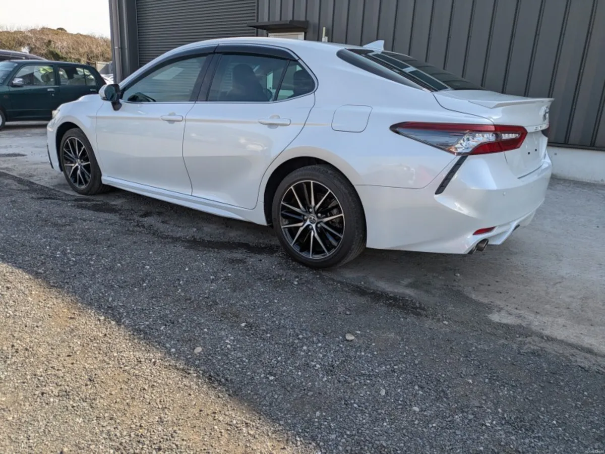 2023 Toyota Camry hybird automatic 1 owner - Image 4