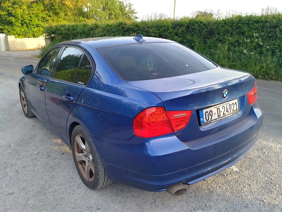BMW 3-Series 2009 - Image 2