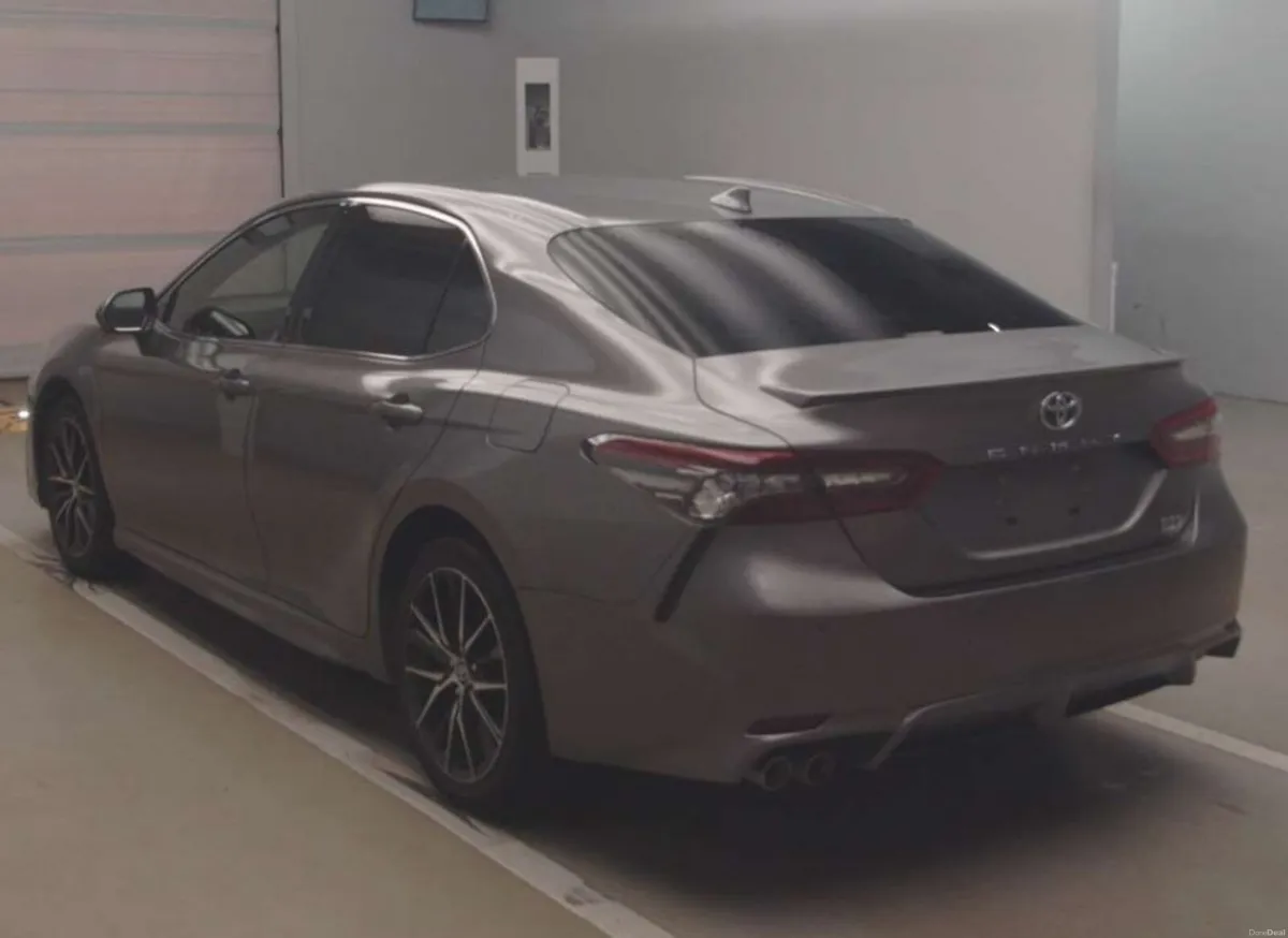 2021 Toyota Camry hybird automatic 1 owner - Image 3