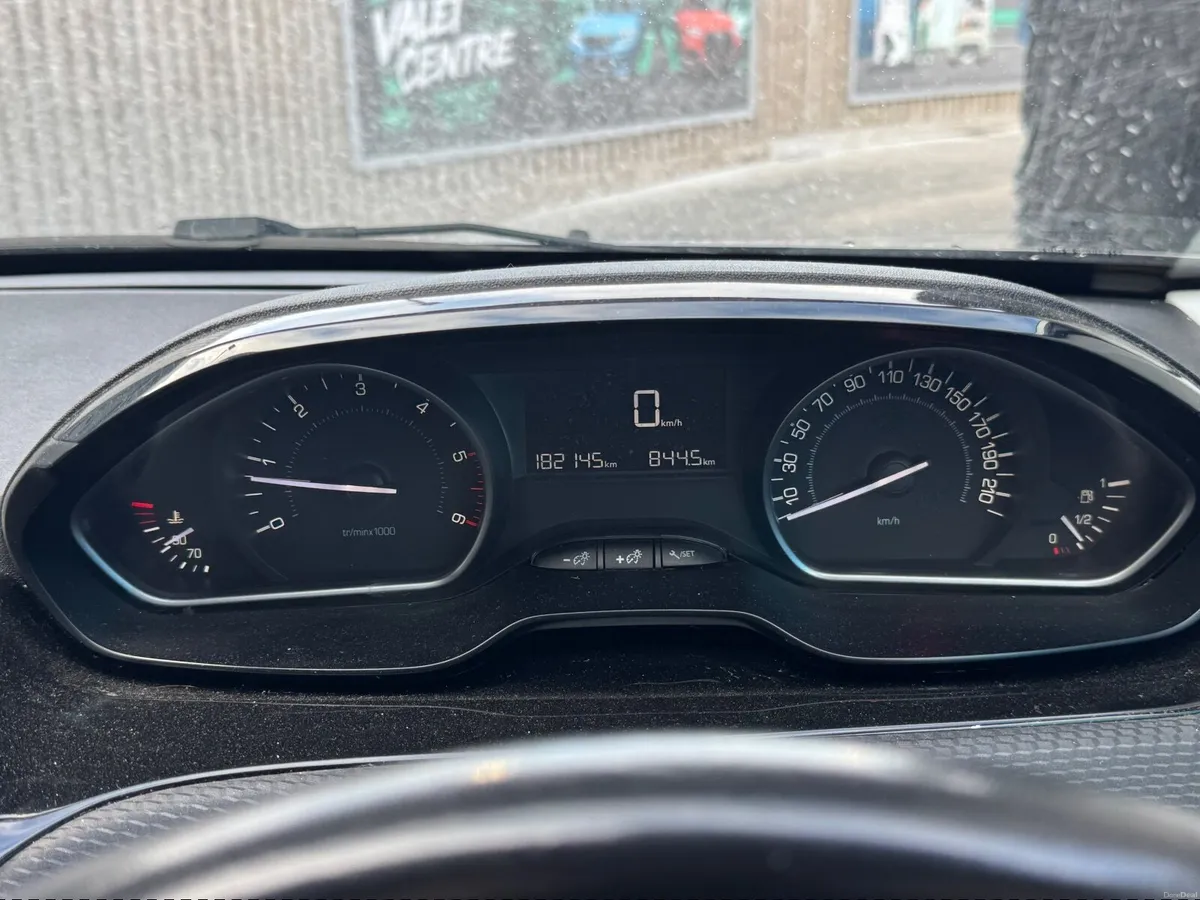 Peugeot 2008 2017 - Image 3