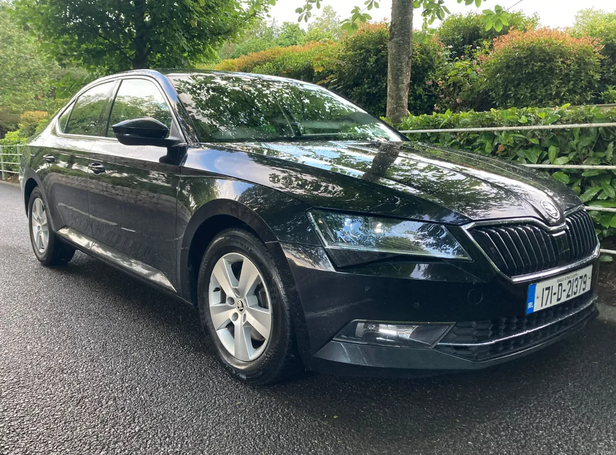 Skoda Superb 1.6TDI 120bhp Deluxe Edition Pristine - Image 3