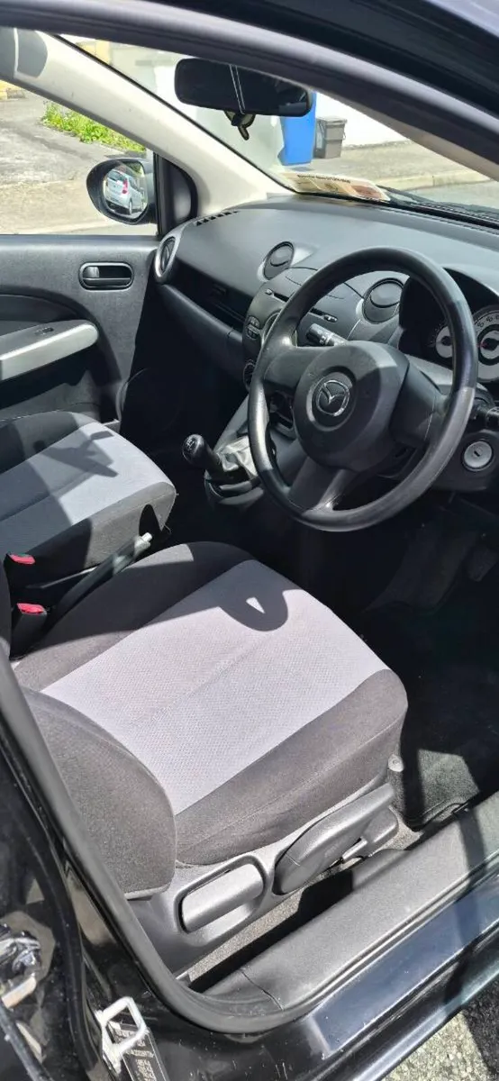 Mazda 2 - Image 2