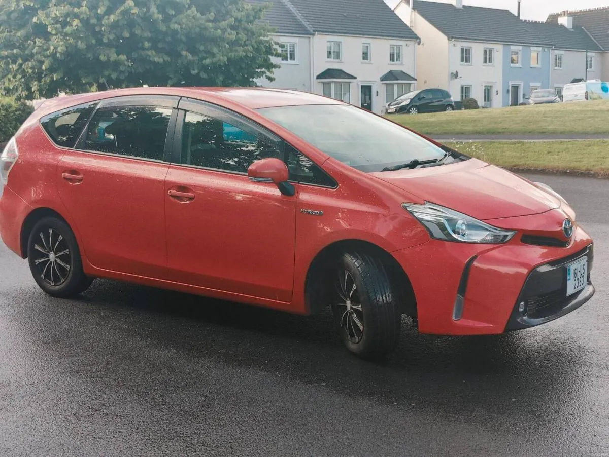 Toyota Prius 1.8 Hybrid 7 Seater - Image 4