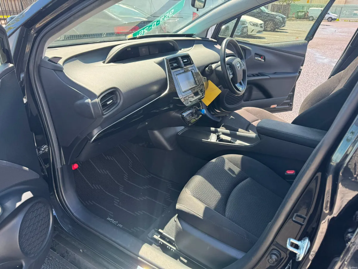 Toyota Prius 2021 - Image 3