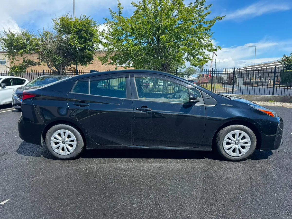Toyota Prius 2021 - Image 2