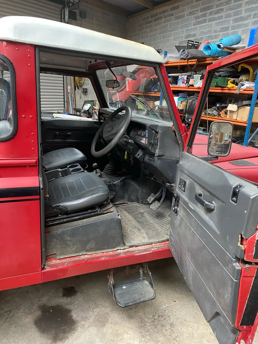 Landrover Defender 110 pickup. - Image 2