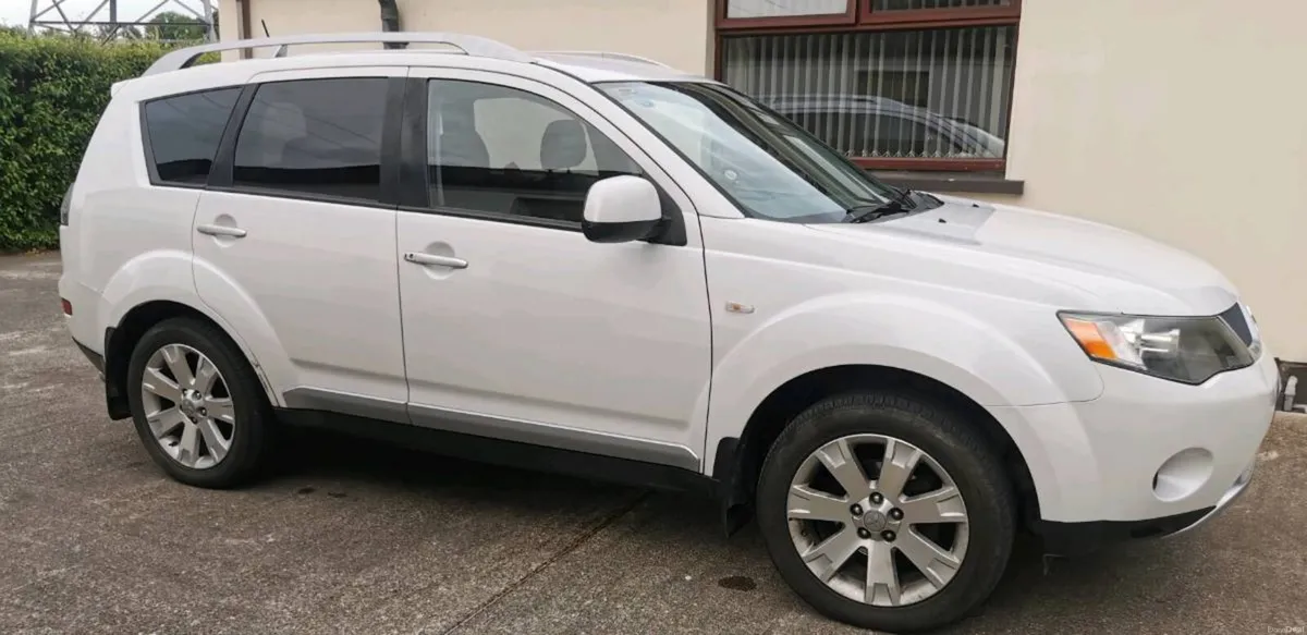 Mitsubishi Outlander 2010 2.0d Intense Model - Image 1