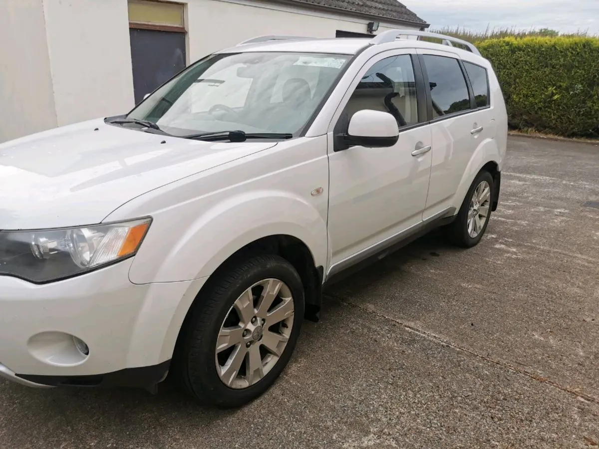 Mitsubishi Outlander 2010 2.0d Intense Model - Image 2